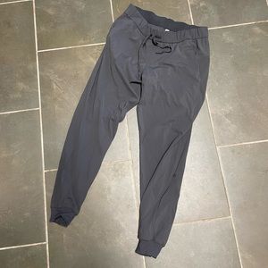 Lululemon on the fly jogger